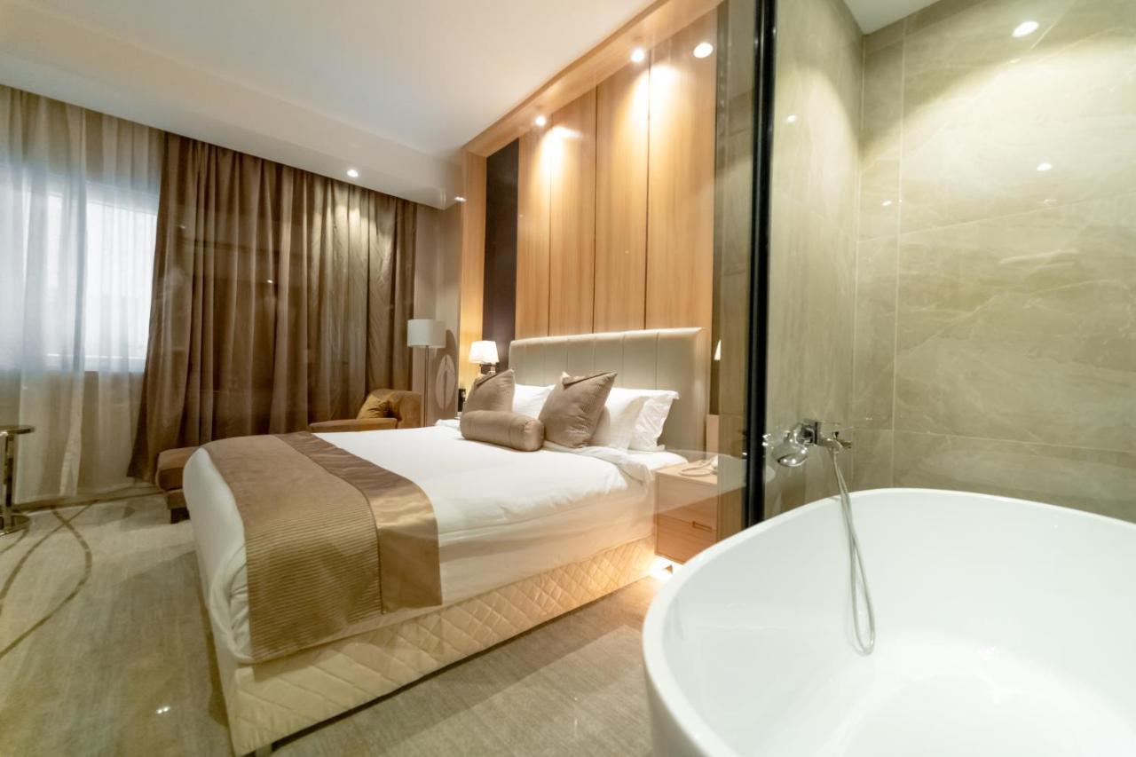 Hotel Diamond Prishtina Pristina Exterior photo A suite at the hotel